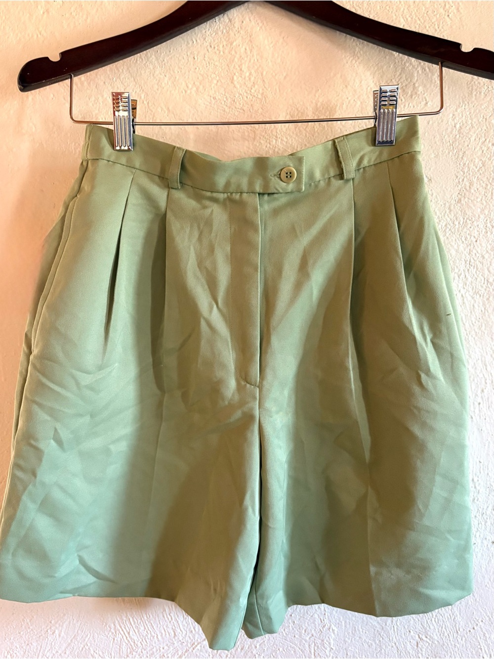 High-Waist Pleated Women’s Shorts - Light Green